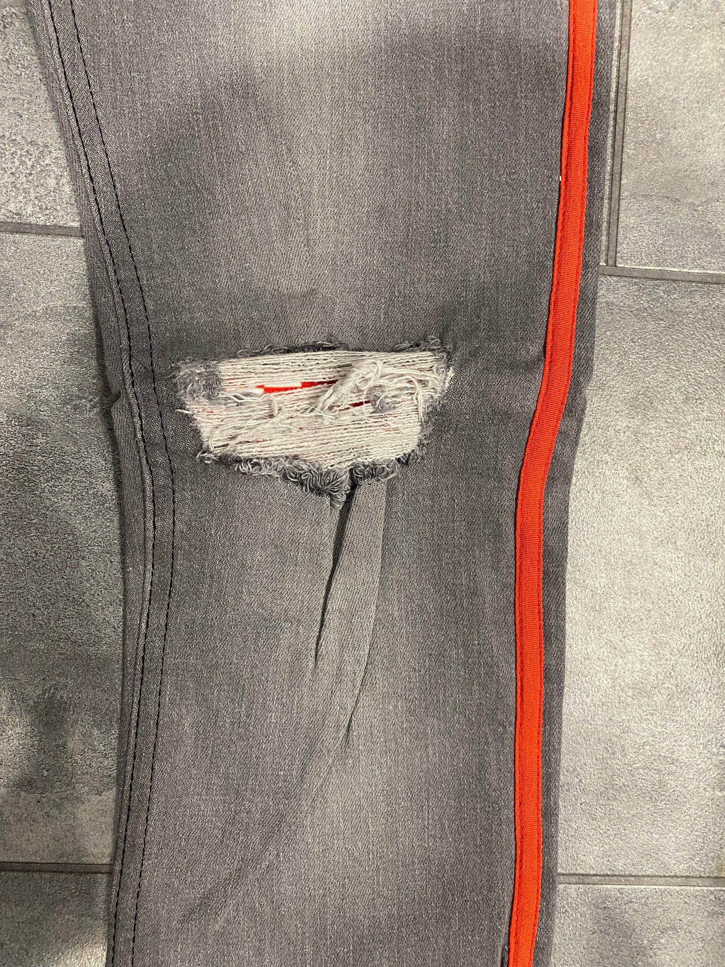 Men’s grey slim fit ripped jeans red